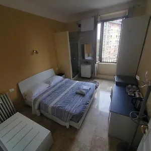 Hotel Emmy, Mediolan